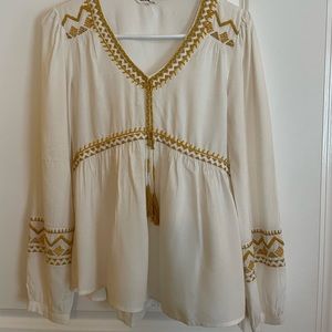 Super cute Boho top! Looks great with jeans or mustard pants! New without tags